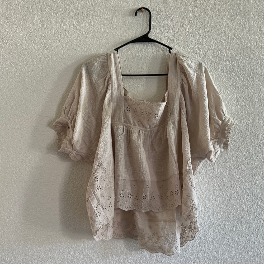 Neuflora ivory top